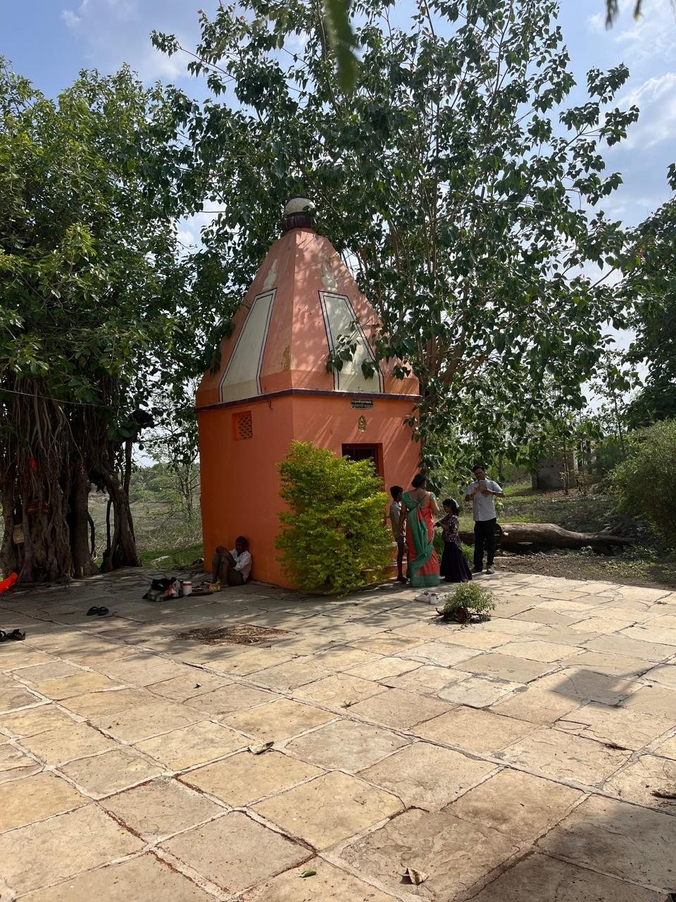 चाका तीर्थ परिसरातील मंदिर